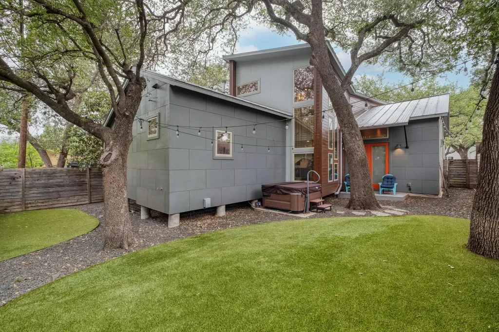 209 El Paso Street Austin TX 78704