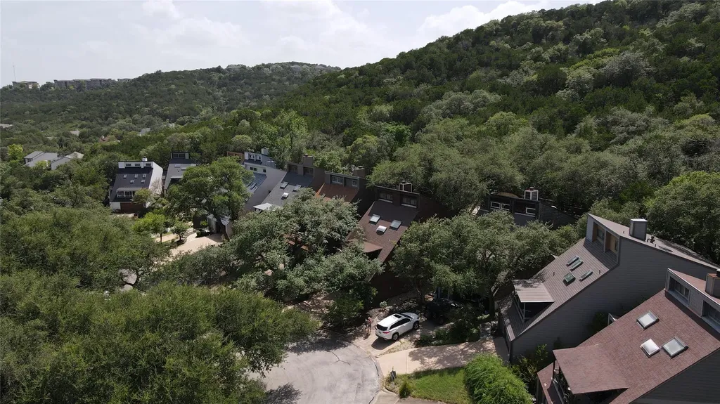 7320 Cave Hollow Austin TX 78750