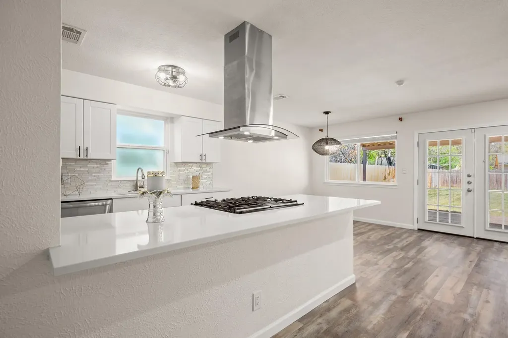 110 W Garrett Run Austin TX 78753
