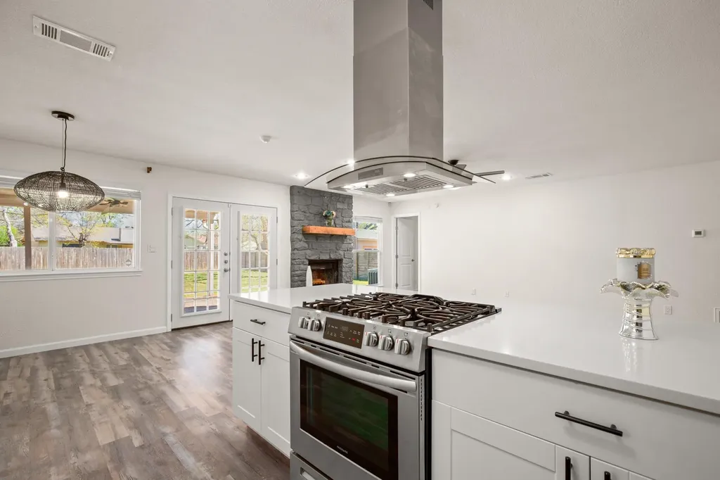 110 W Garrett Run Austin TX 78753