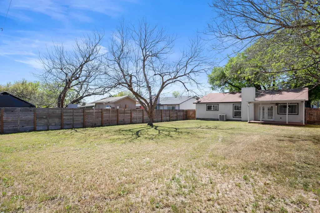 110 W Garrett Run Austin TX 78753