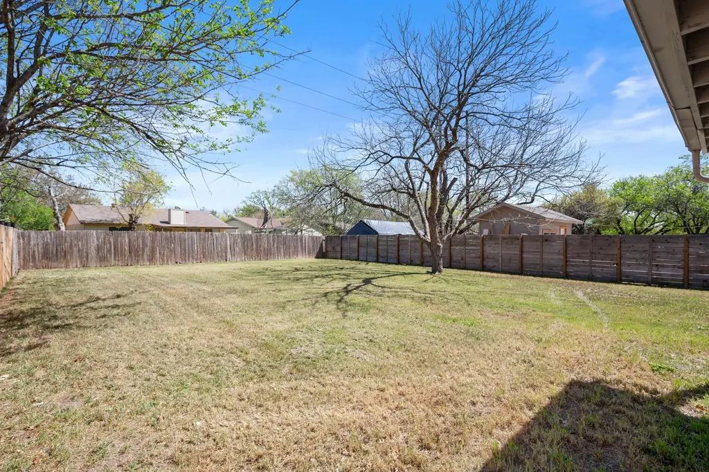 110 W Garrett Run Austin TX 78753