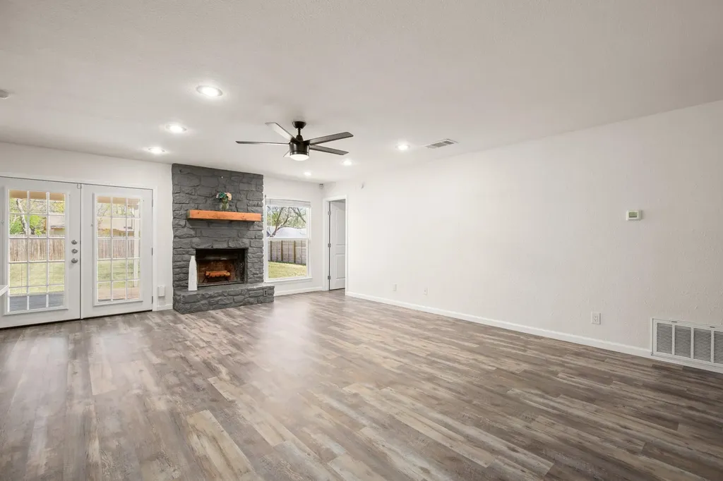 110 W Garrett Run Austin TX 78753
