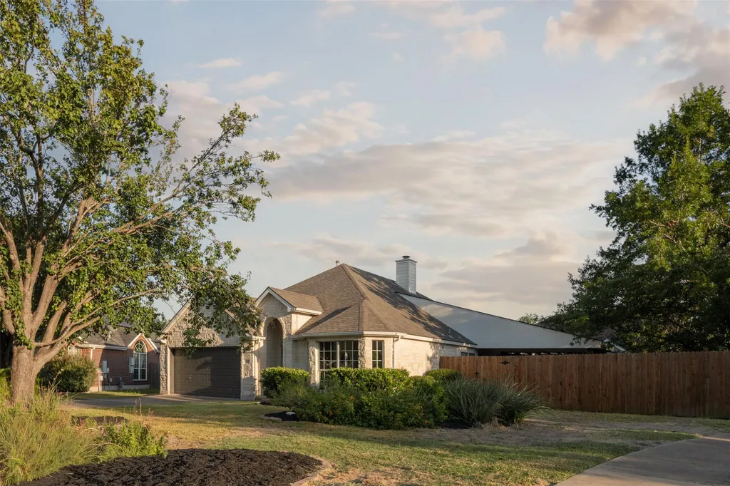 209 Jockey Bluff Cove Austin TX 78748