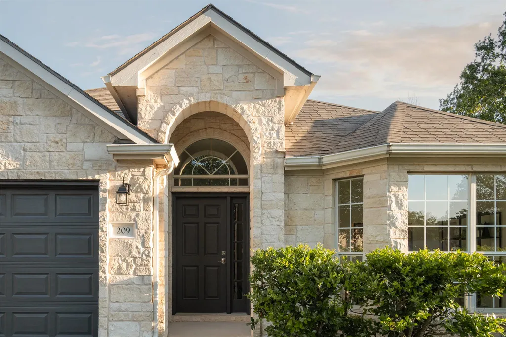 209 Jockey Bluff Cove Austin TX 78748
