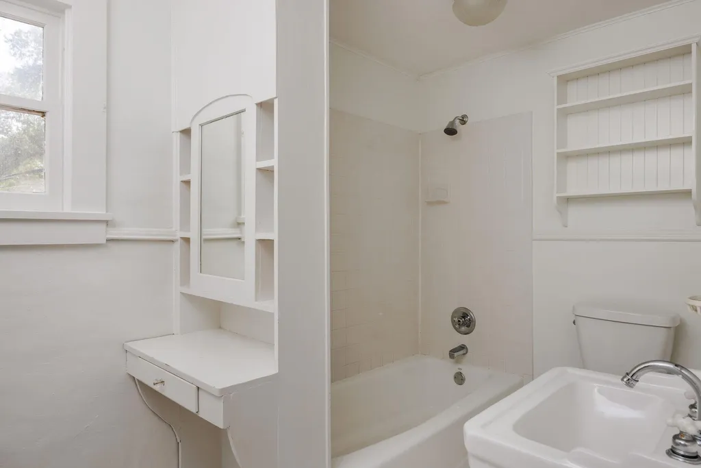 2104 De Verne Street Austin TX 78704