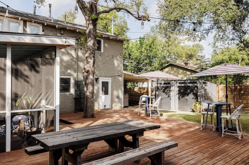2104 De Verne Street Austin TX 78704
