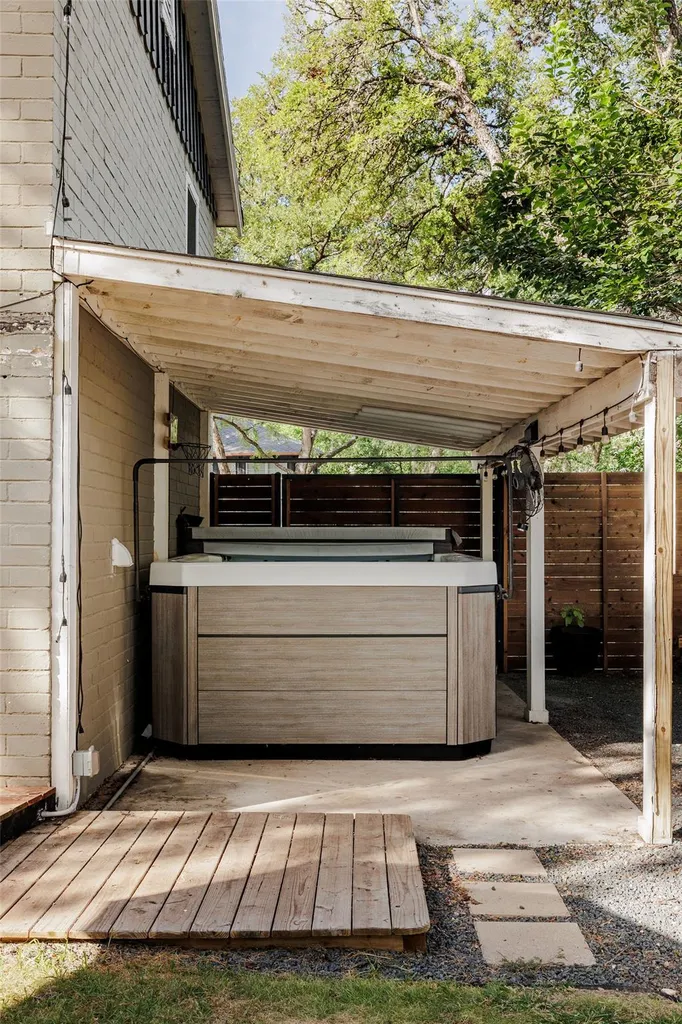 2104 De Verne Street Austin TX 78704