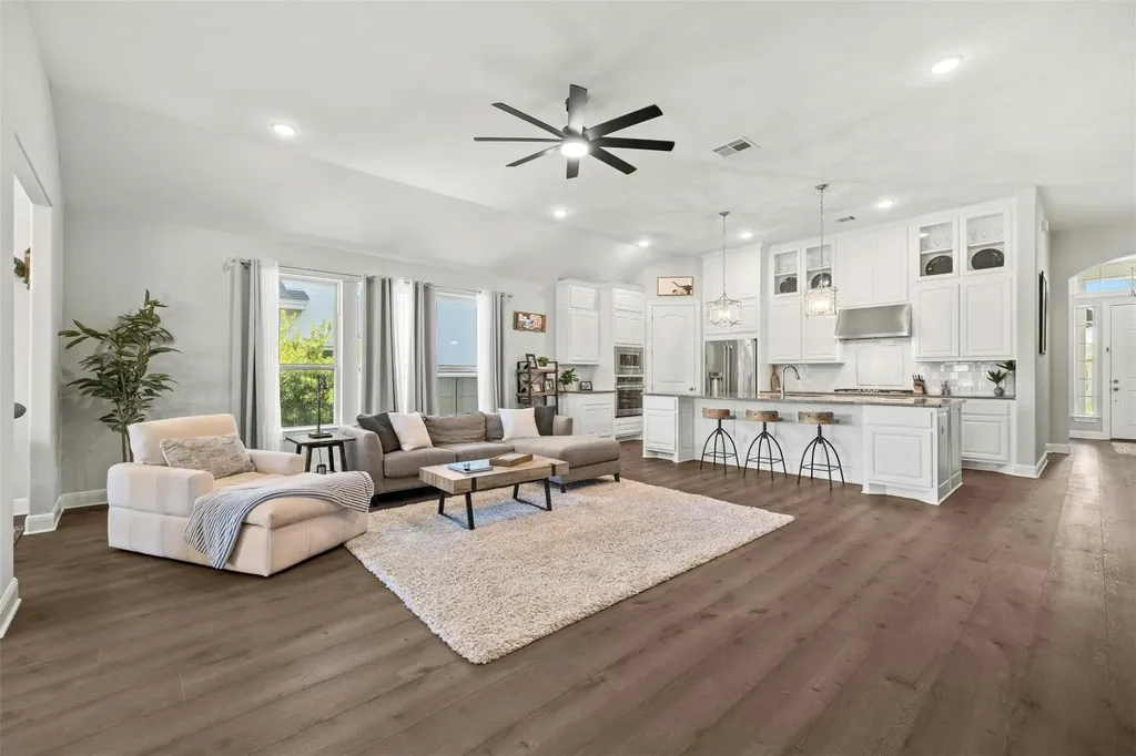 1820 Ficuzza Way Leander TX 78641