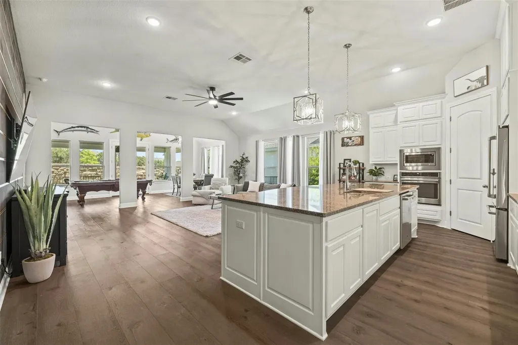 1820 Ficuzza Way Leander TX 78641