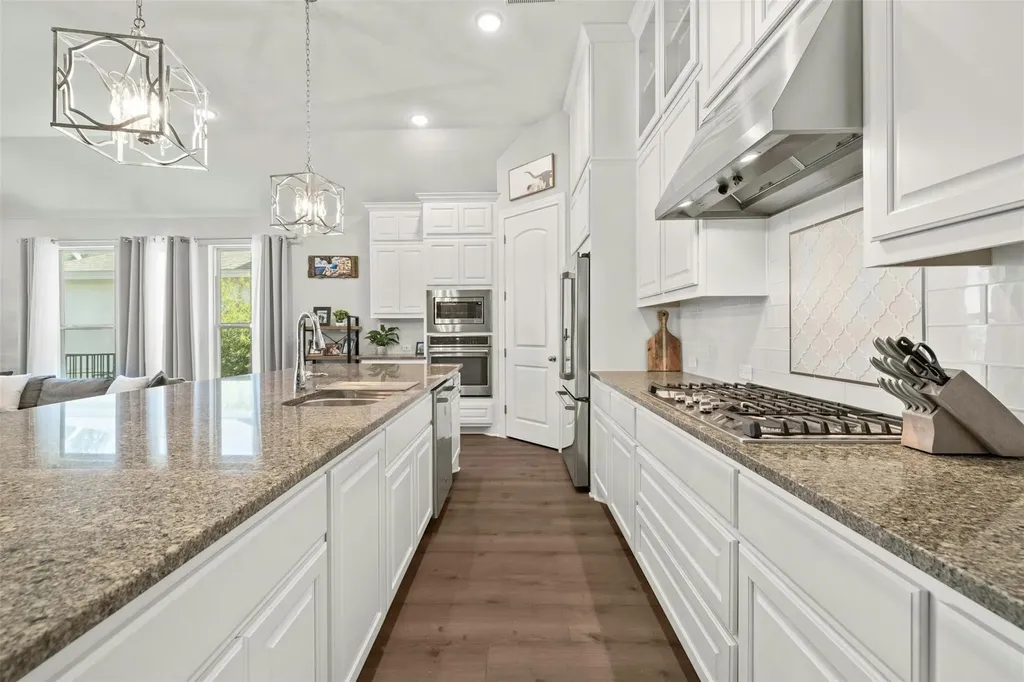 1820 Ficuzza Way Leander TX 78641