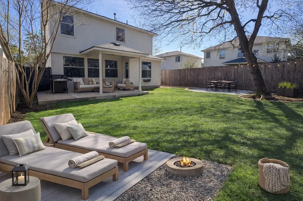 11704 Paul E Anderson Drive Austin TX 78748