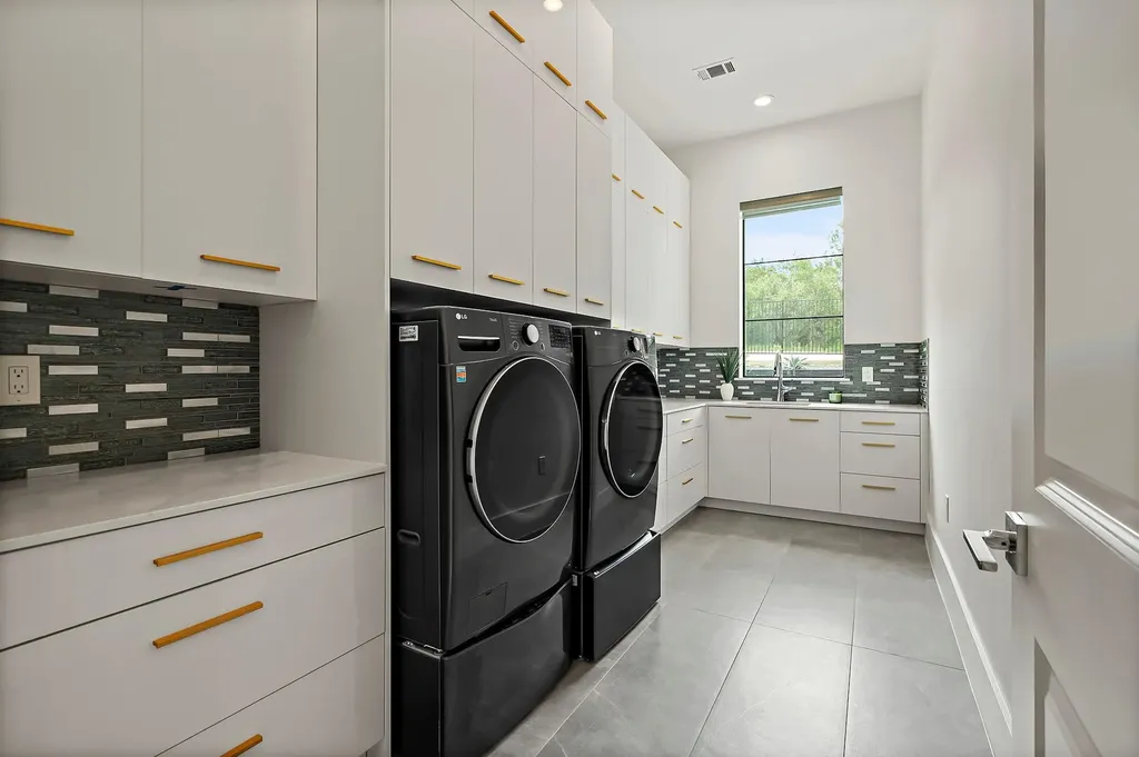 10211 Thistle Ridge Austin TX 78733