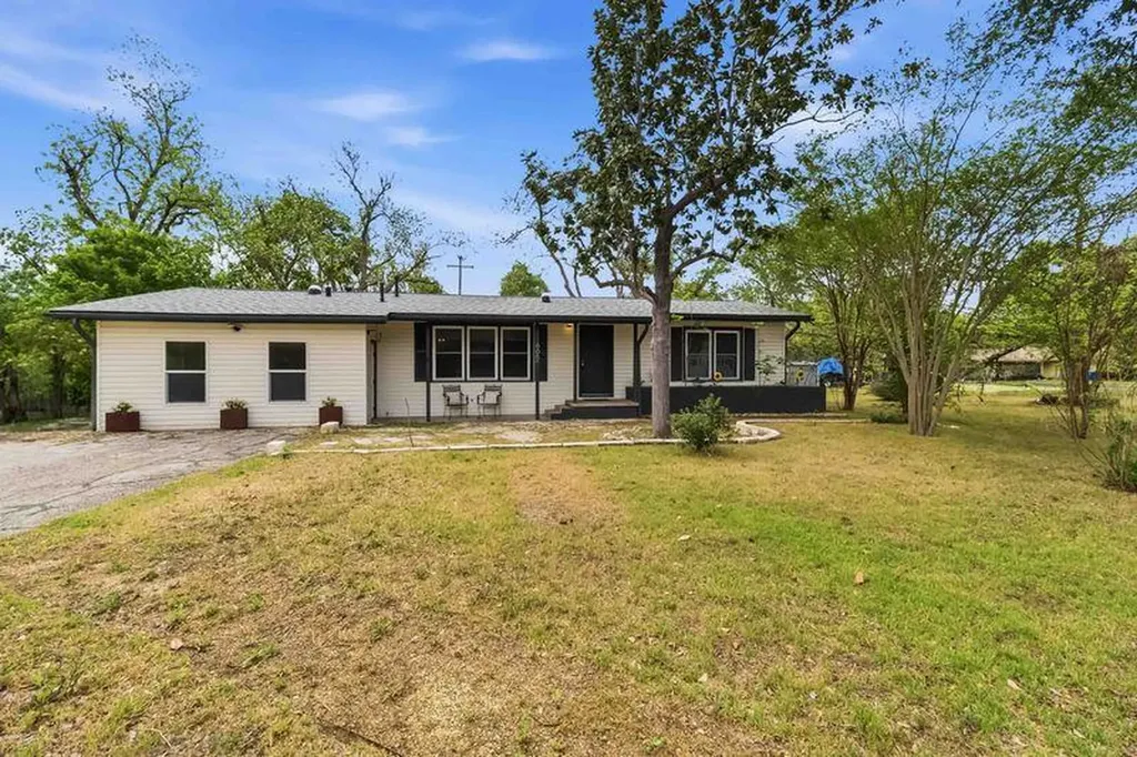 605 W 11th Street Elgin TX 78621