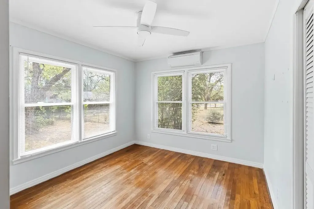 605 W 11th Street Elgin TX 78621