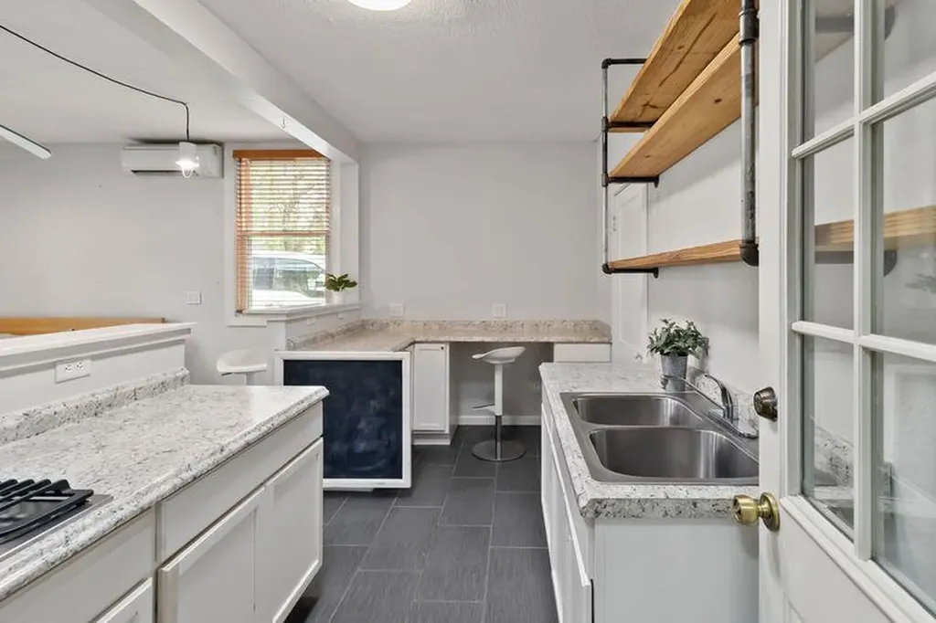 605 W 11th Street Elgin TX 78621