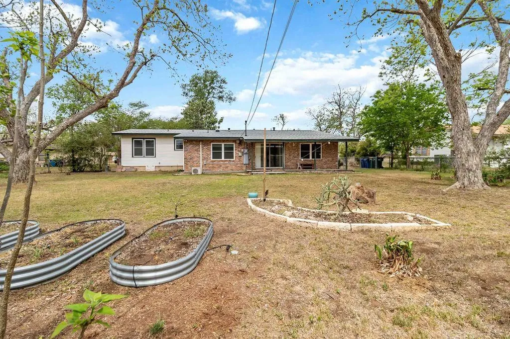 605 W 11th Street Elgin TX 78621