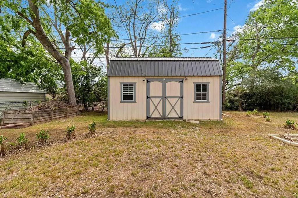 605 W 11th Street Elgin TX 78621