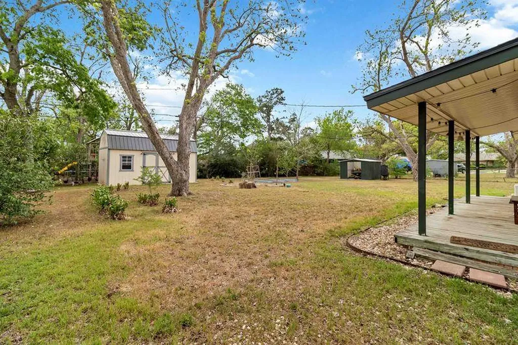605 W 11th Street Elgin TX 78621