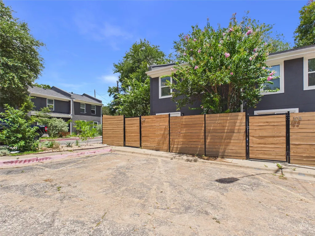 6211 Manor Road Austin TX 78723