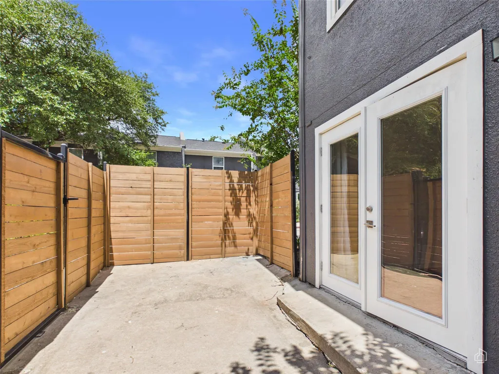 6211 Manor Road Austin TX 78723
