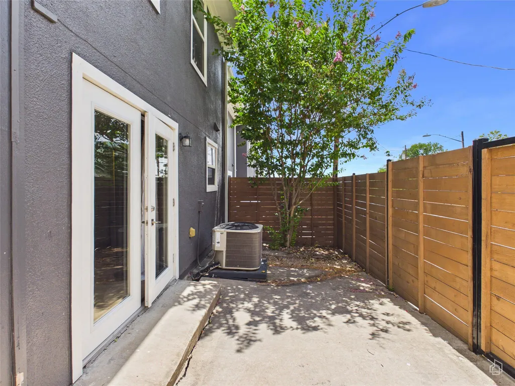 6211 Manor Road Austin TX 78723