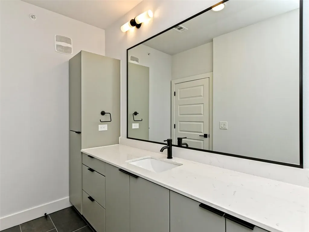 2500 Longview Street Austin TX 78705