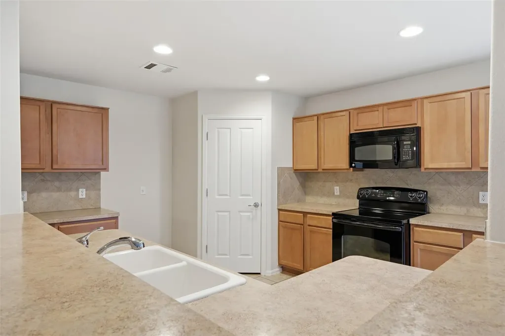 725 Kingfisher Lane Leander TX 78641