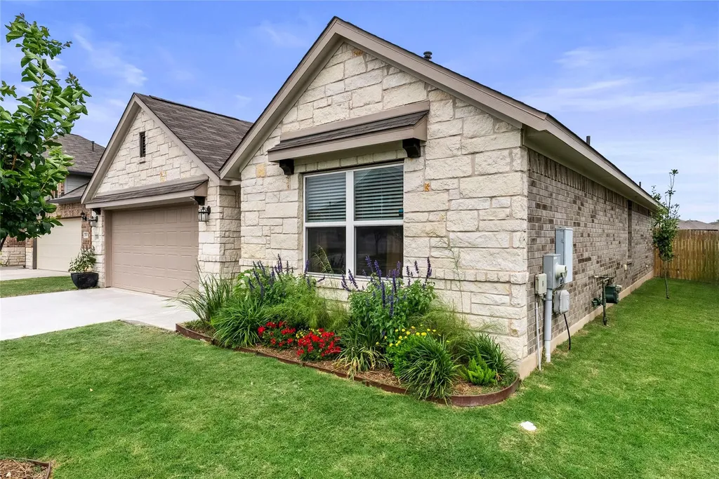 1012 S San Marcos Street Manor TX 78653