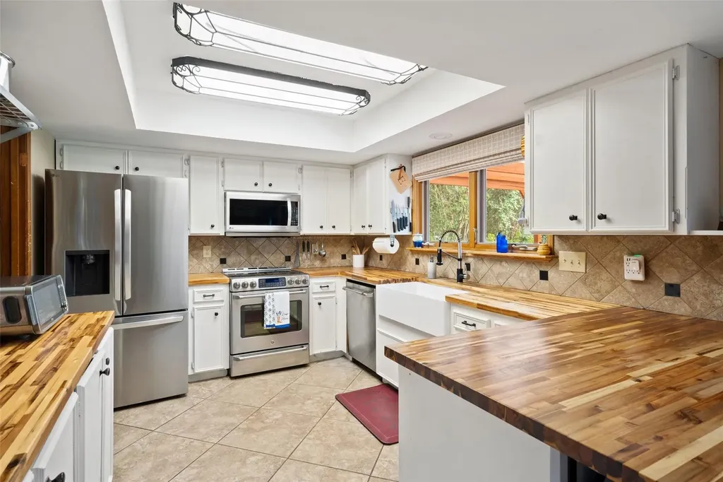 9905 Murmuring Creek Drive Austin TX 78736