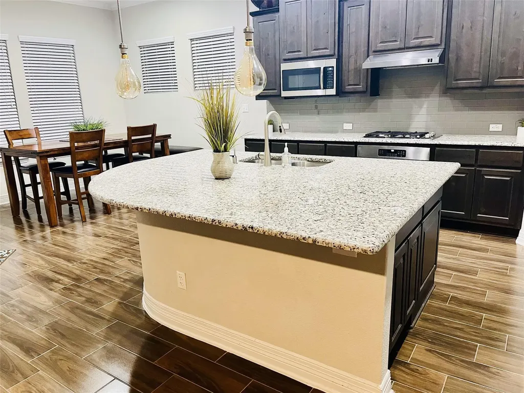 409 Betony Loop Buda TX 78610