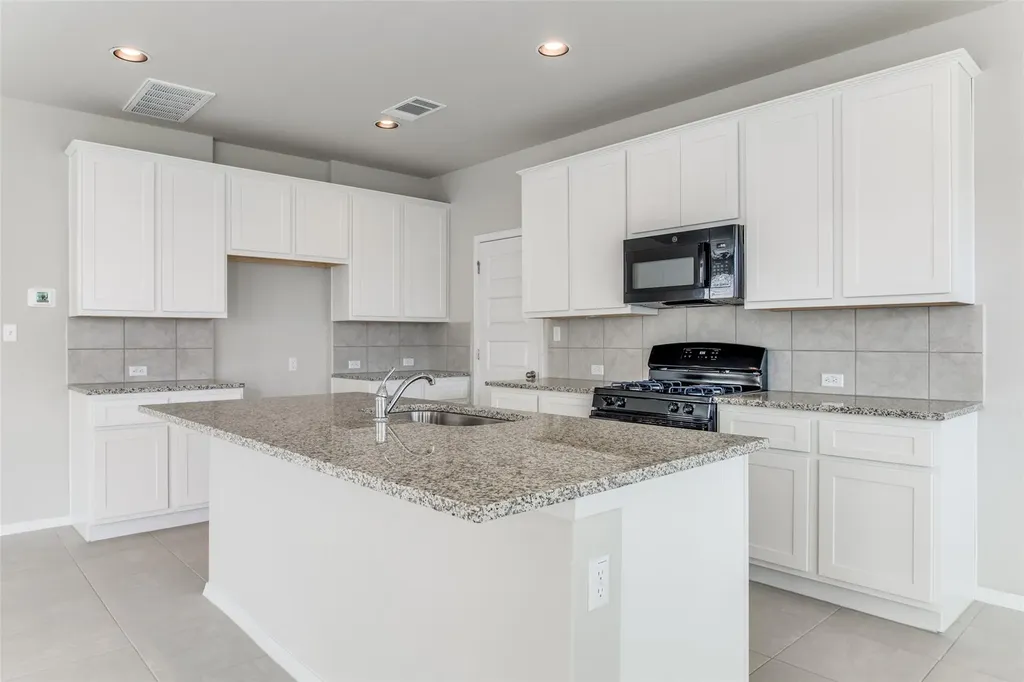 140 Living Reef Drive Maxwell TX 78656