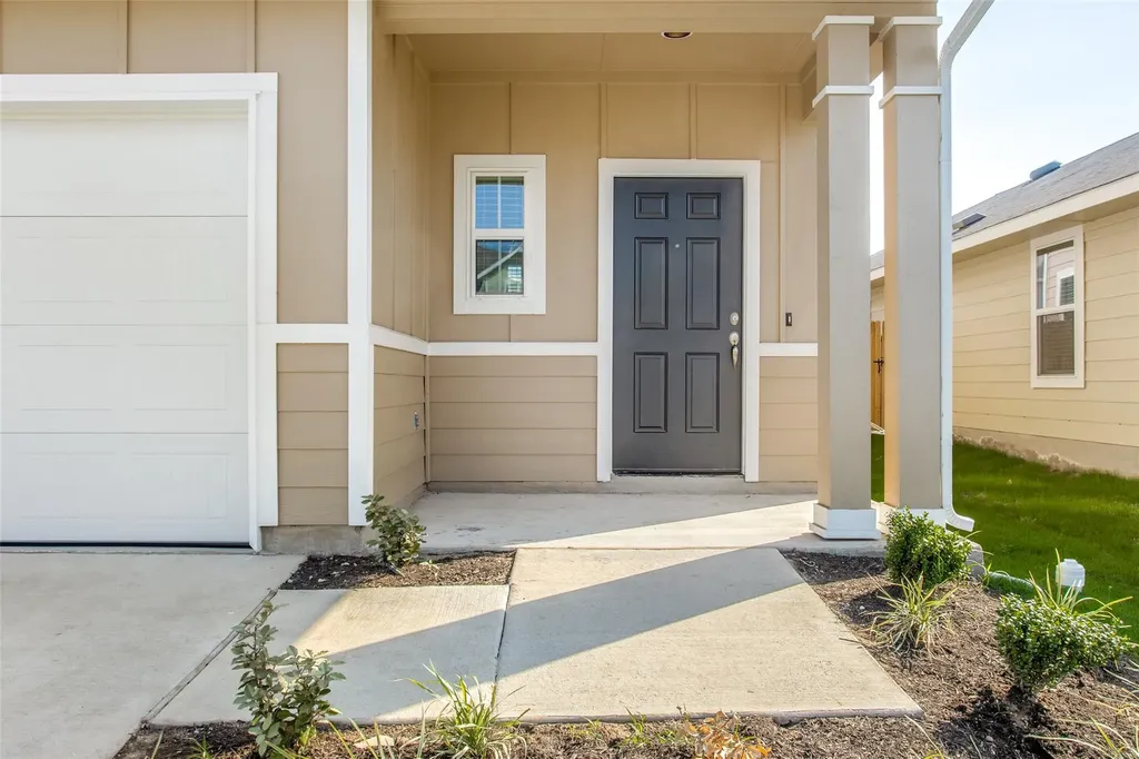 140 Living Reef Drive Maxwell TX 78656