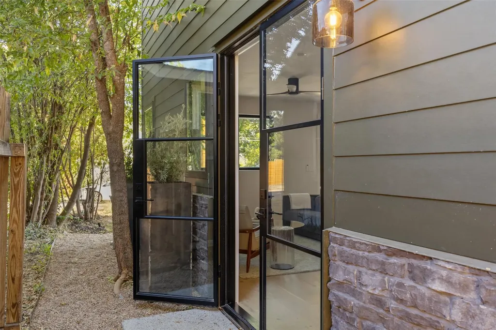 2305 E 21st Street Austin TX 78722