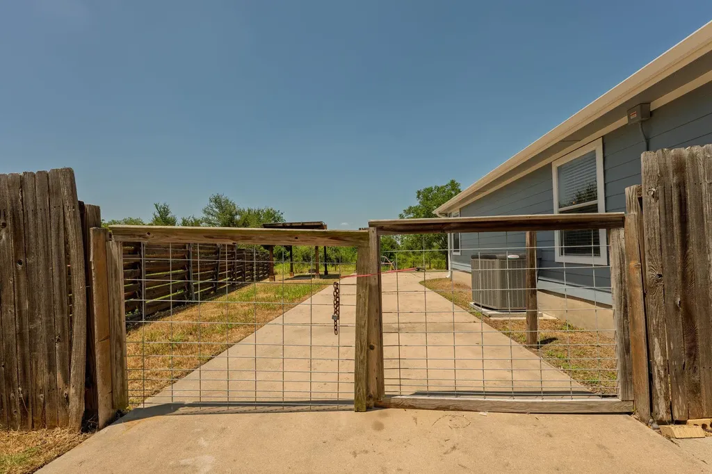 18416 Belfry Pass Manor TX 78653