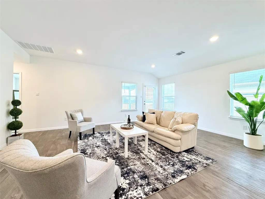 598 Gladiola Loop Kyle TX 78640