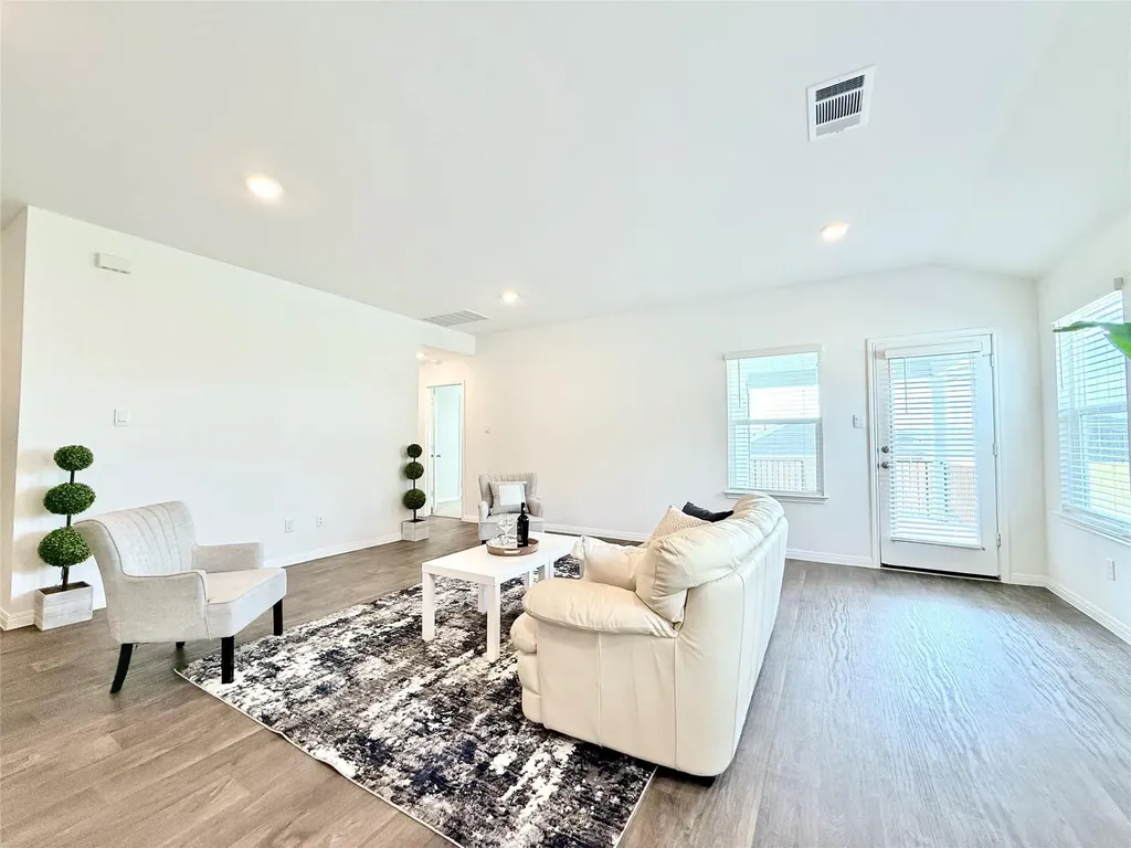 598 Gladiola Loop Kyle TX 78640