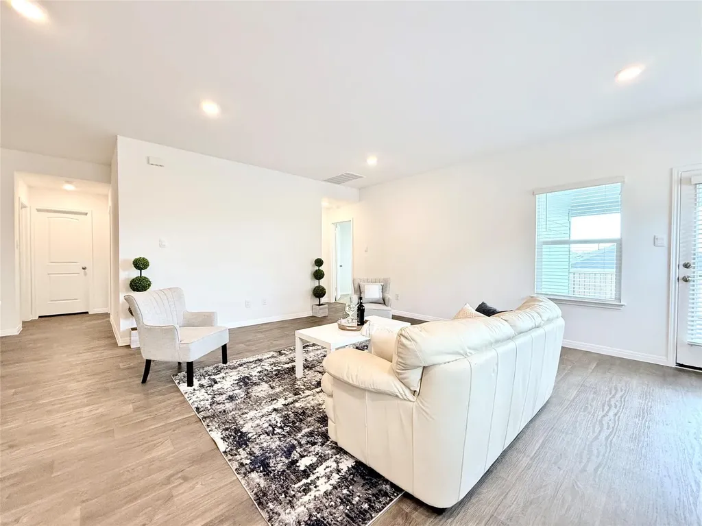 598 Gladiola Loop Kyle TX 78640