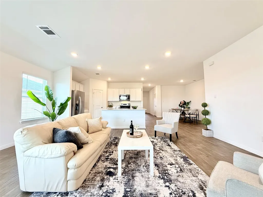 598 Gladiola Loop Kyle TX 78640