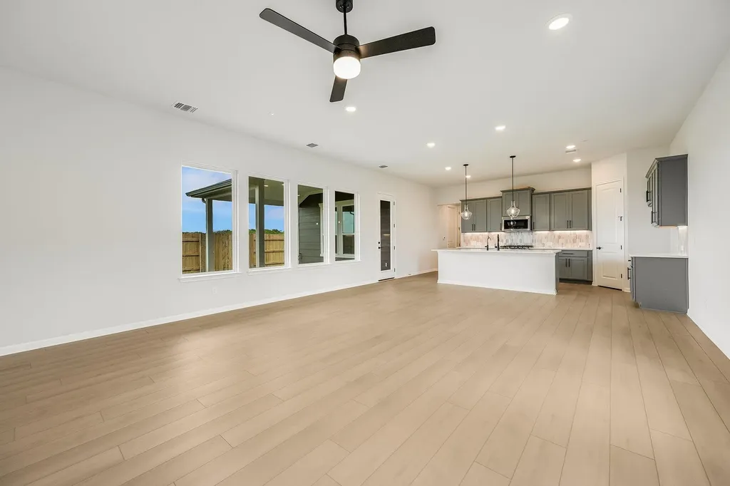 8601 Dongan Drive Austin TX 78744
