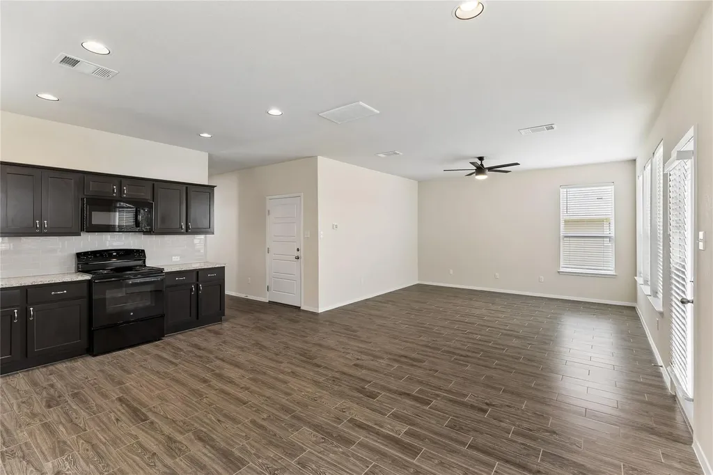 318 Schuylerville Drive Elgin TX 78621