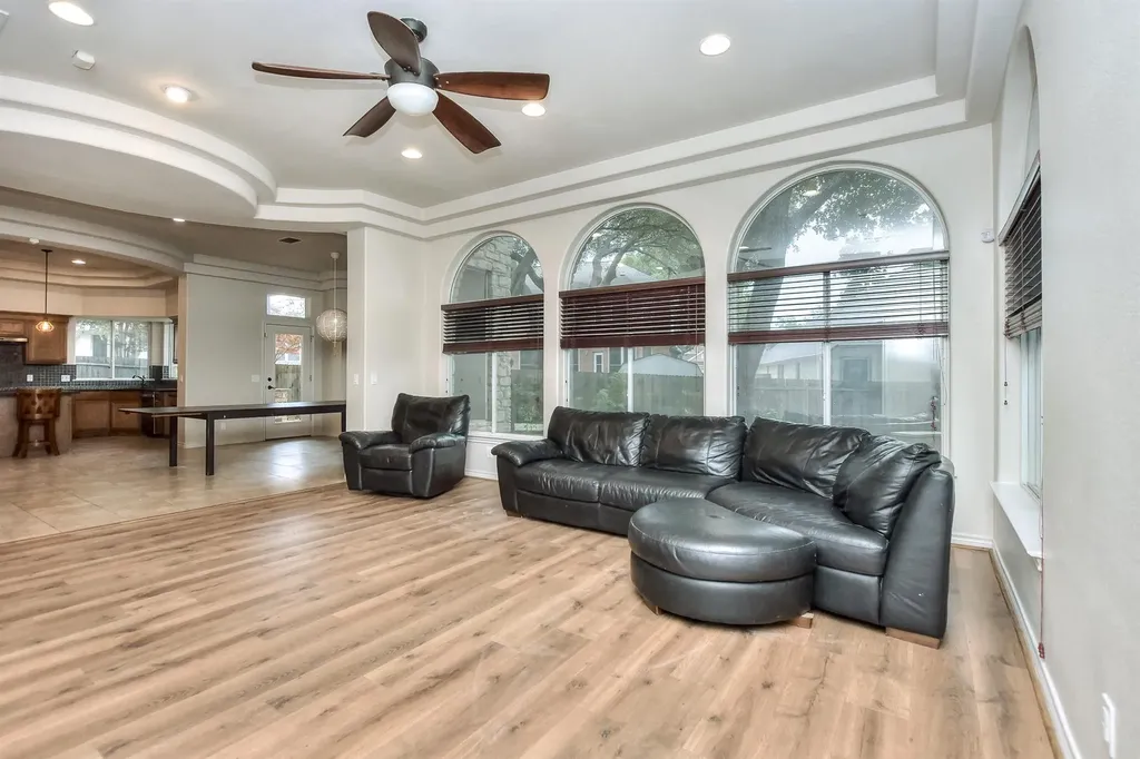 9807 Nepal Cove Austin TX 78717