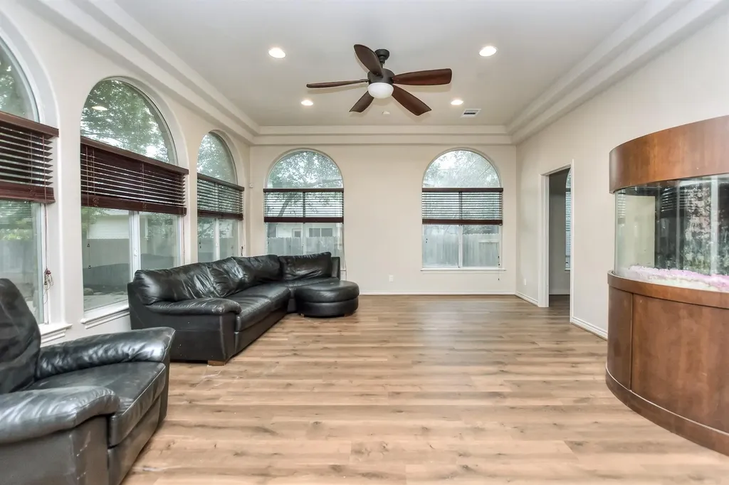 9807 Nepal Cove Austin TX 78717