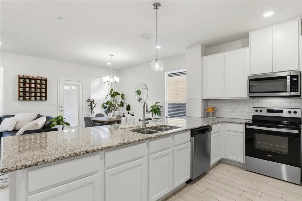 6909 Daniel Ranch Drive Austin TX 78744