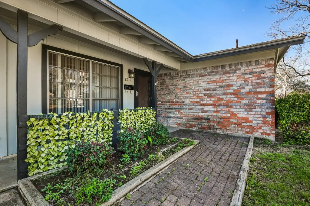 8511 Burrell Drive Austin TX 78757