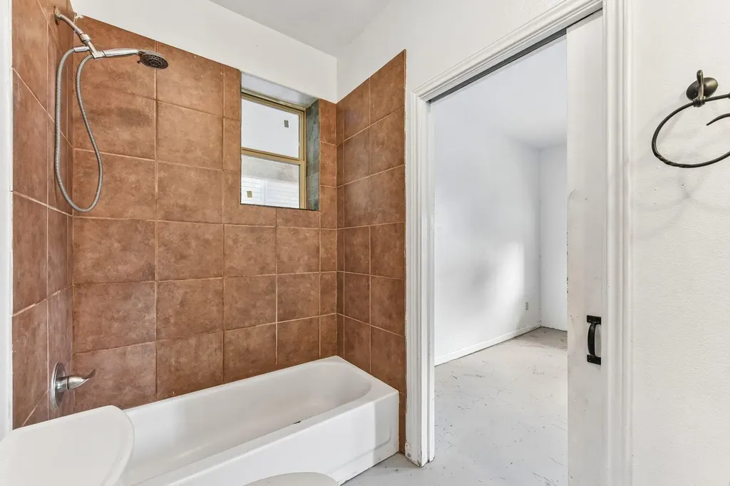 2003 E 9th Street Austin TX 78702