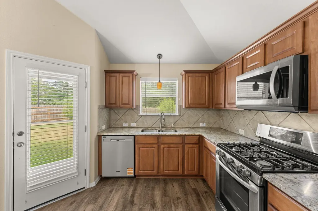 1005 Blackburn Place Round Rock TX 78665