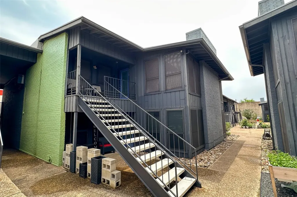 909 Reinli Street Austin TX 78751