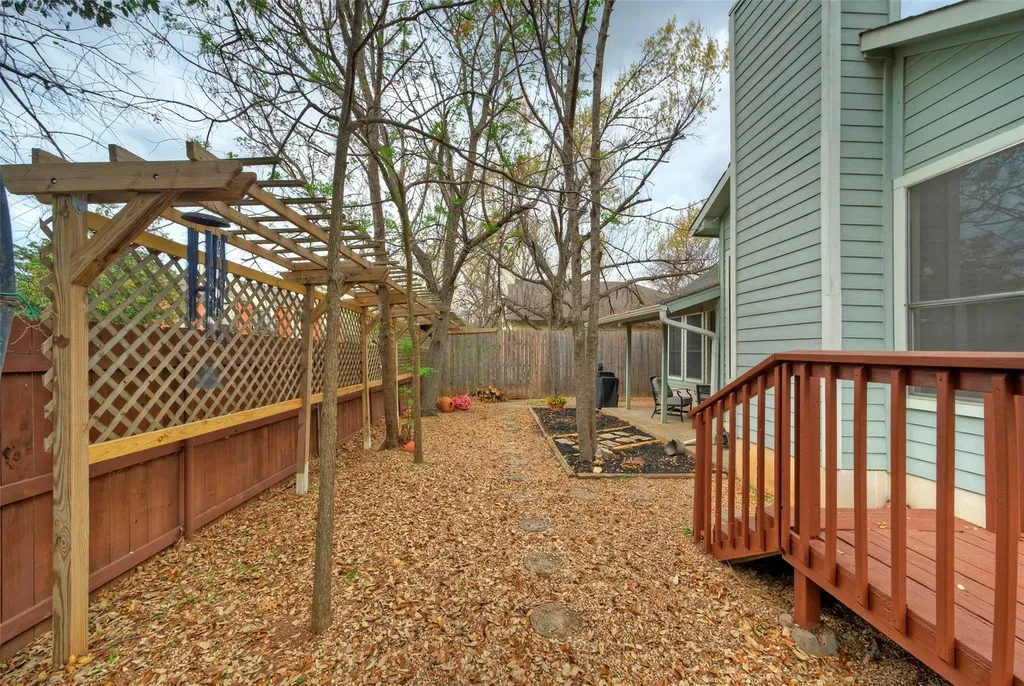 8105 Elkhorn Mountain Trail Austin TX 78729