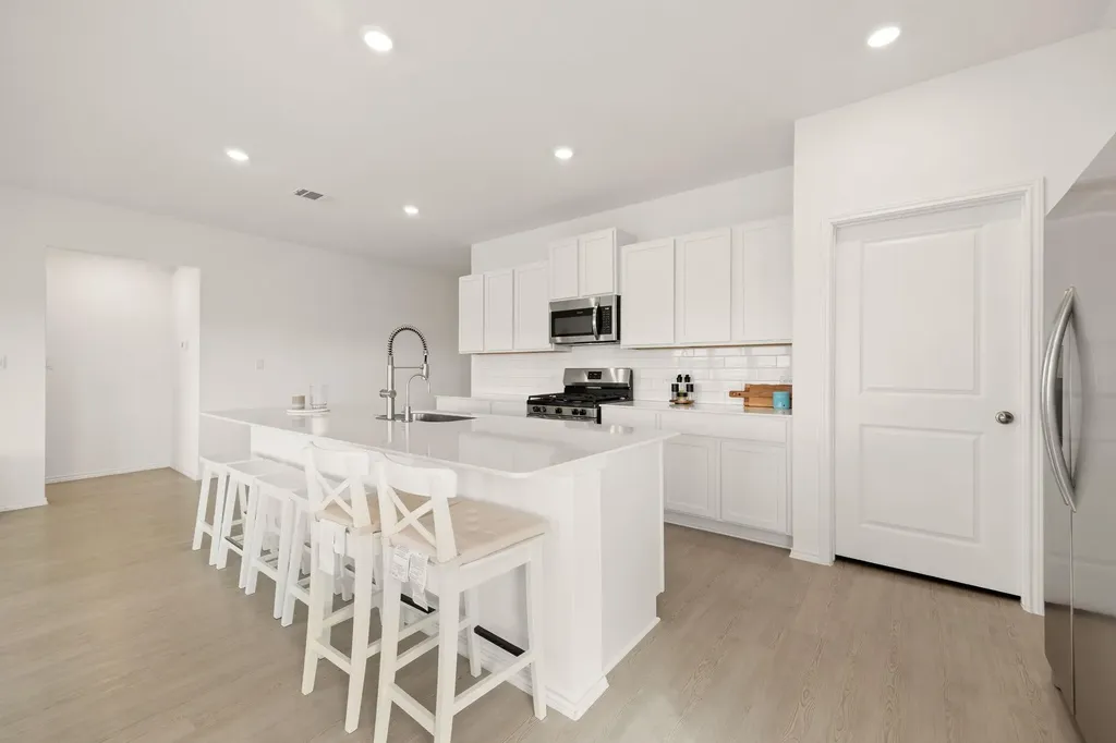 1612 Devine Lake Bend Leander TX 78641